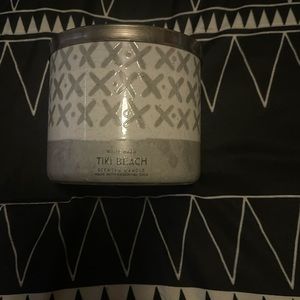 Tiki beach candle